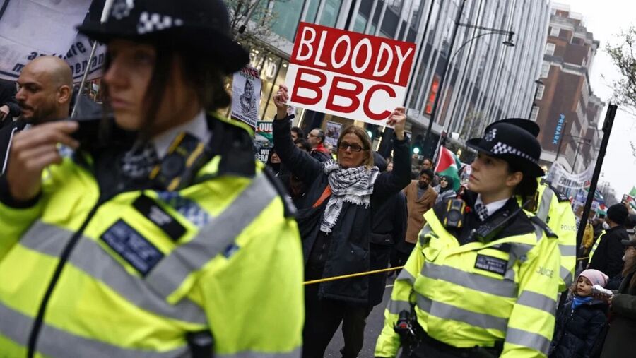 Click to enlarge protest britain bbc propaganda gaza israel