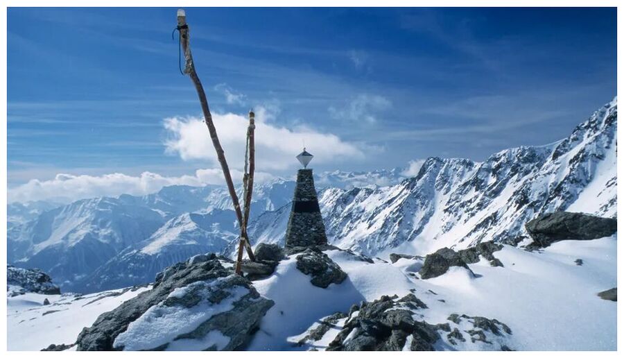 Click to enlarge Ötzi Monument