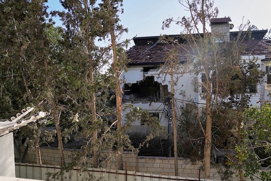 Click to enlarge israel bomb un gaza raid staff quarters