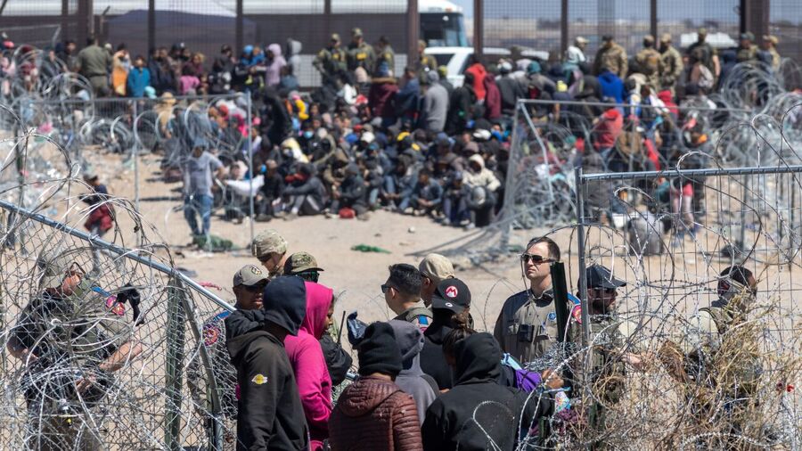 Click to enlarge migrants illegal california border juarez