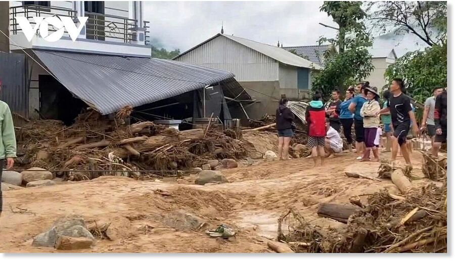 Flash floods and landslides devastate former Song Ma district of Son La province