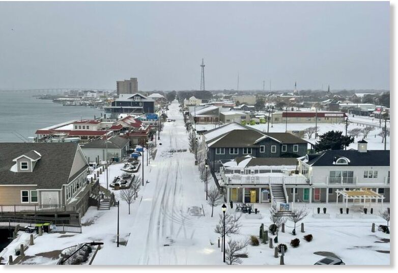 Click to enlarge Snow on Evans Street in Morehead City, North Carolina, on January 22, 2025.