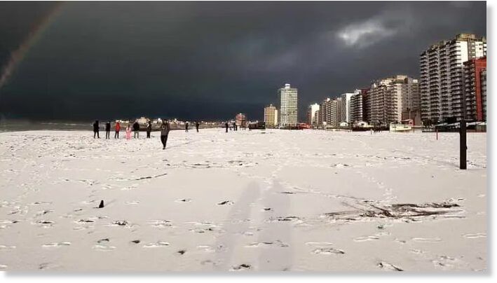 Click to enlarge Rare snow transformed Argentina’s Atlantic coast into a winter wonderland