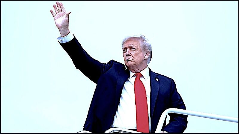 Click to enlarge trump boarding plane