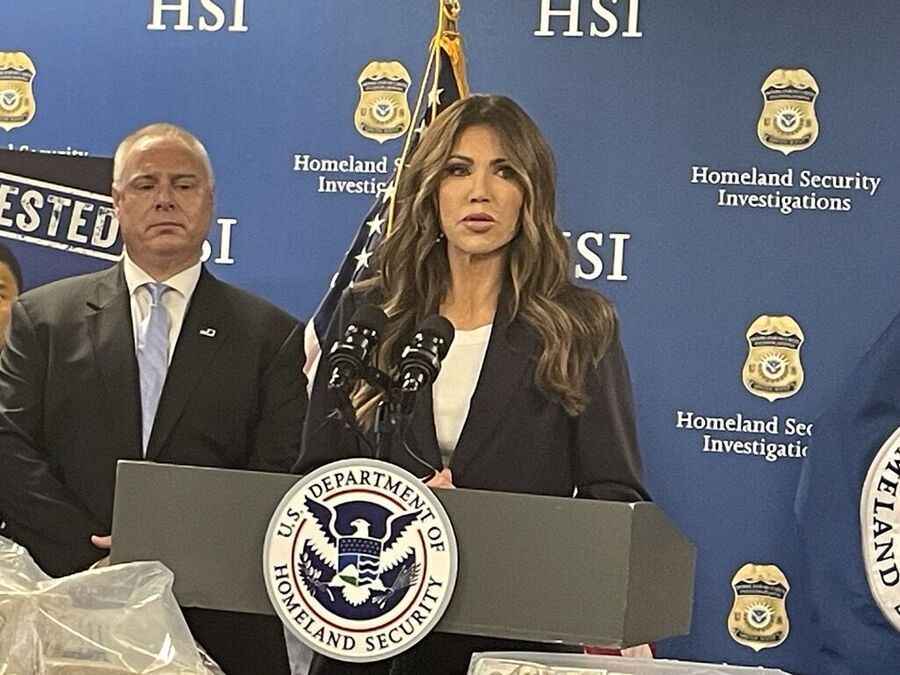 Click to enlarge noem homeland security chicago crackdown