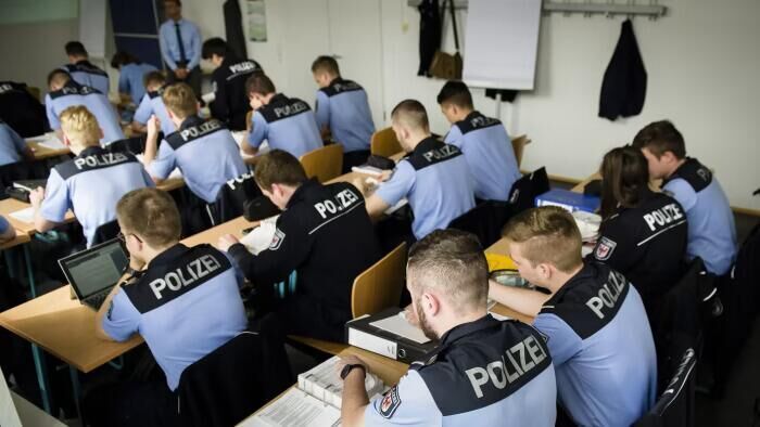 Click to enlarge Berlin New Police Recruits
