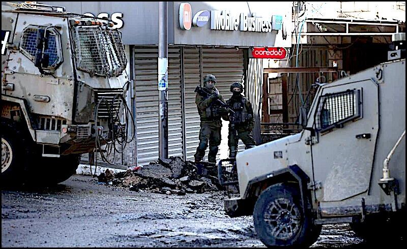 Click to enlarge 2 trucks Israelis
