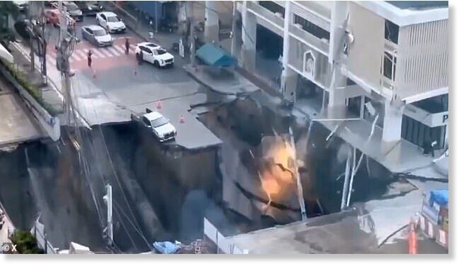 Click to enlarge Vehicles were seen attempting to reverse as the floor opened up while pedestrians ran away from the site