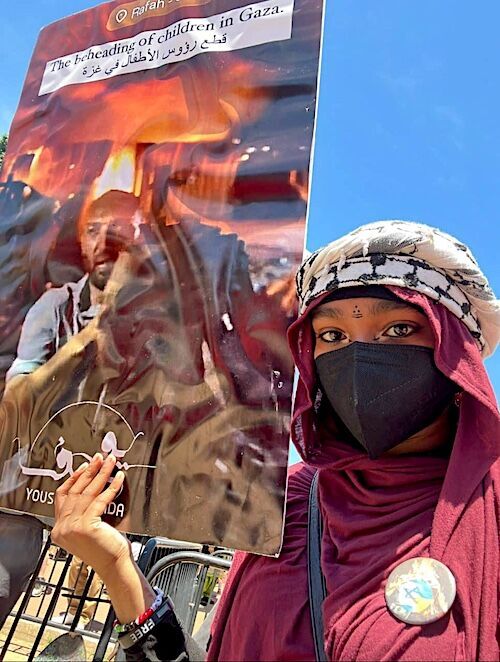 Click to enlarge Khan w sign