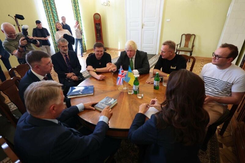 Click to enlarge round table boris and guys