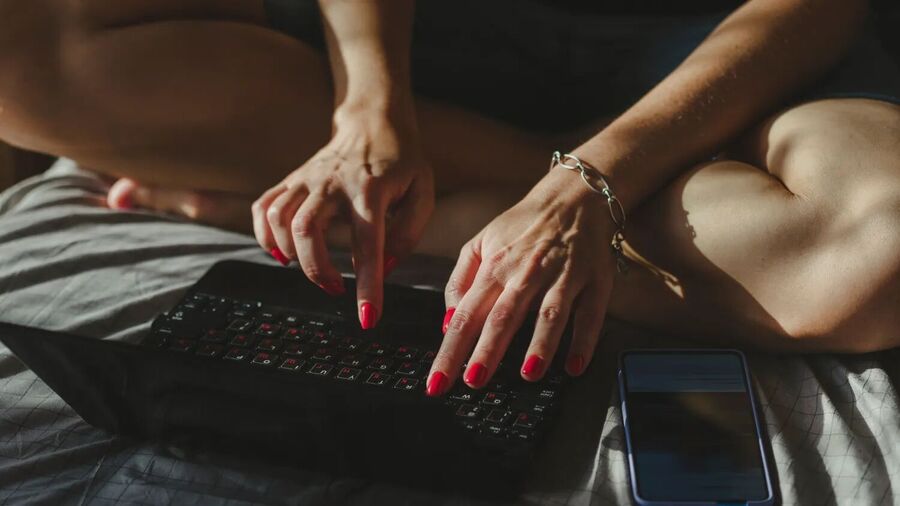 Click to enlarge woman on laptop