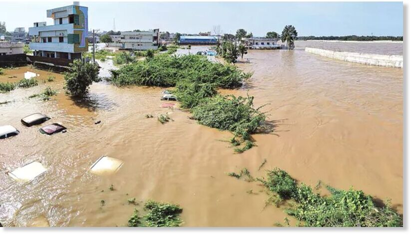 Greater Warangal city remains waterlogged for the second consecutive day