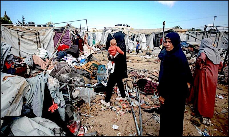 Click to enlarge Palestinians damaged camps