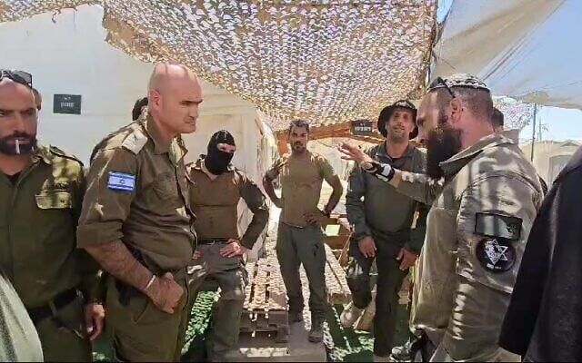 Click to enlarge idf argue abuse palestinian prisoners