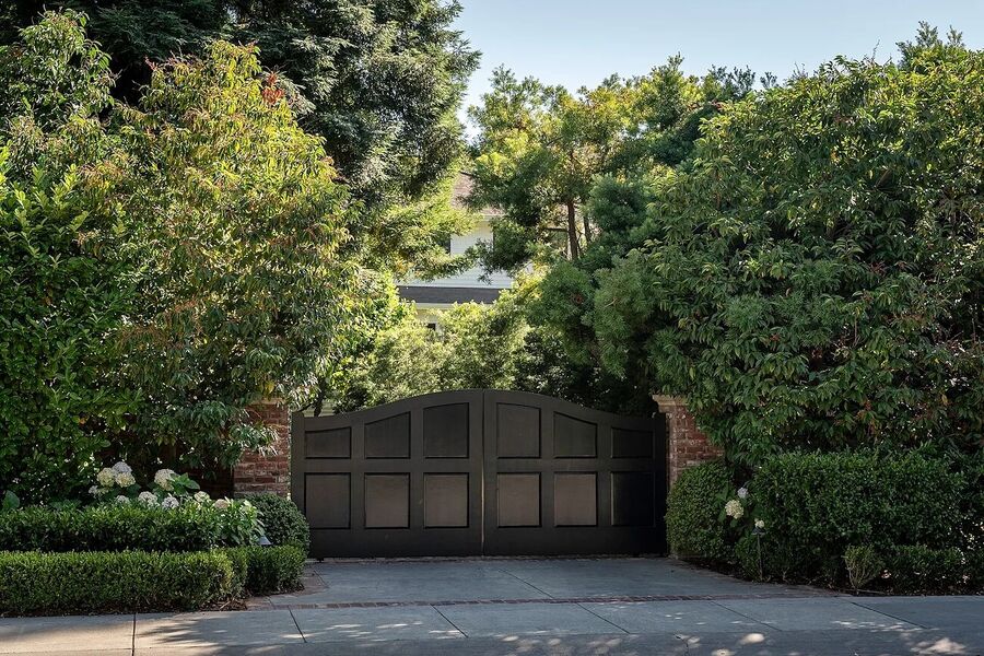zuckerberg house palo alto