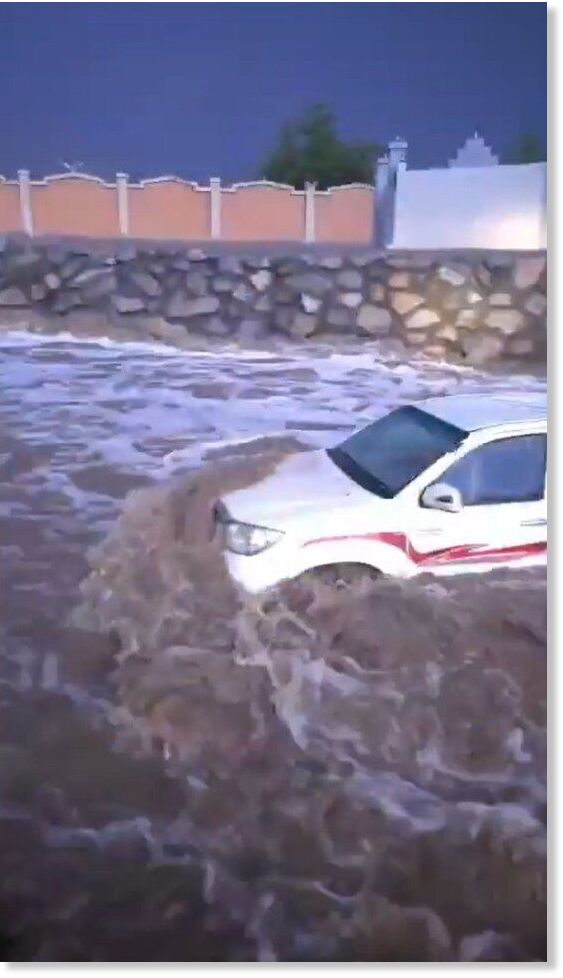 Click to enlarge Terrifying flash floods tore through Saudi Arabia