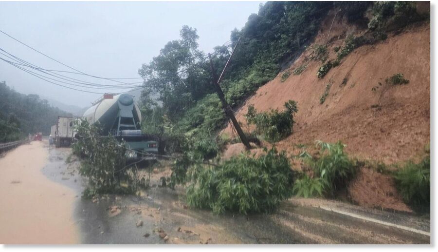 Click to enlarge Landslides block the road on Khanh Le pass, near the location where a passenger bus was buried by a landslide in Khanh Hoa, Vietnam, Monday, Nov. 17, 2025.