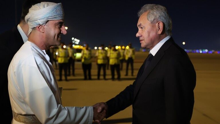 Click to enlarge Secretary of Russia’s Security Council Sergey Shoigu and Oman’s National Security Council Secretary Idris al‑Kindi
