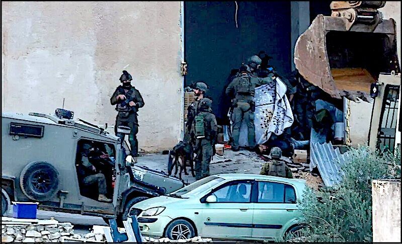 Click to enlarge green car soldiers