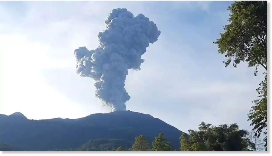 Mount Marapi in West Sumatra erupted again on Tuesday (2/12/2025), the eruption occurred at 10.34 WIB.