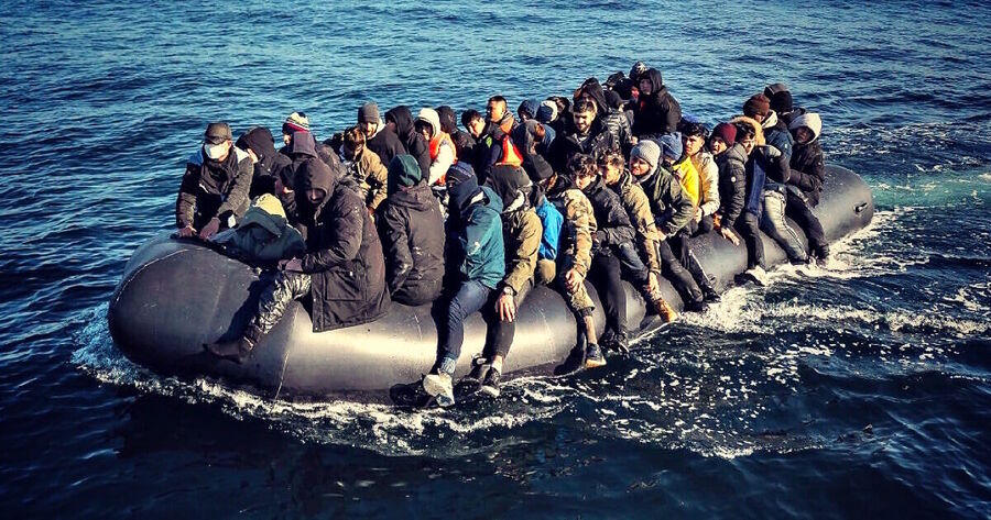 Click to enlarge illegal migrants english channel overrun europe
