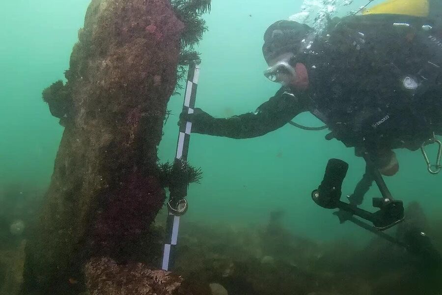 Measurement of the height of a monolith