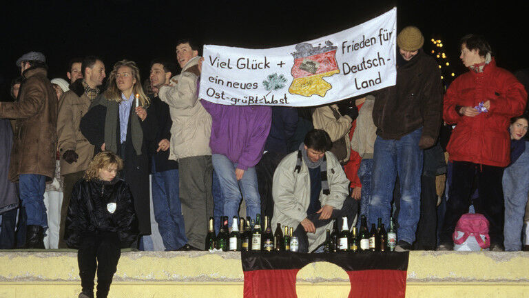 Click to enlarge Fall of the Berlin wall.