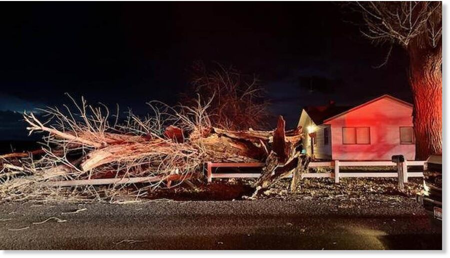 Click to enlarge Strong winds impacted Twin Falls, Idaho
