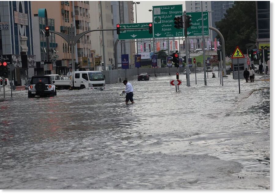 Waterlogged roads at Al Khan Bridge and Al Wahda Street, Sharjah, after heavy rainfall, as motorists navigate flooded stretches.