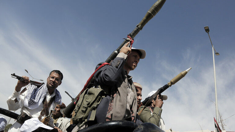 Click to enlarge Yemeni Houthi Tribesmen Rally.