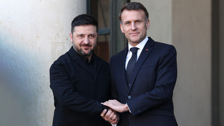 Click to enlarge Zelensky and Macron
