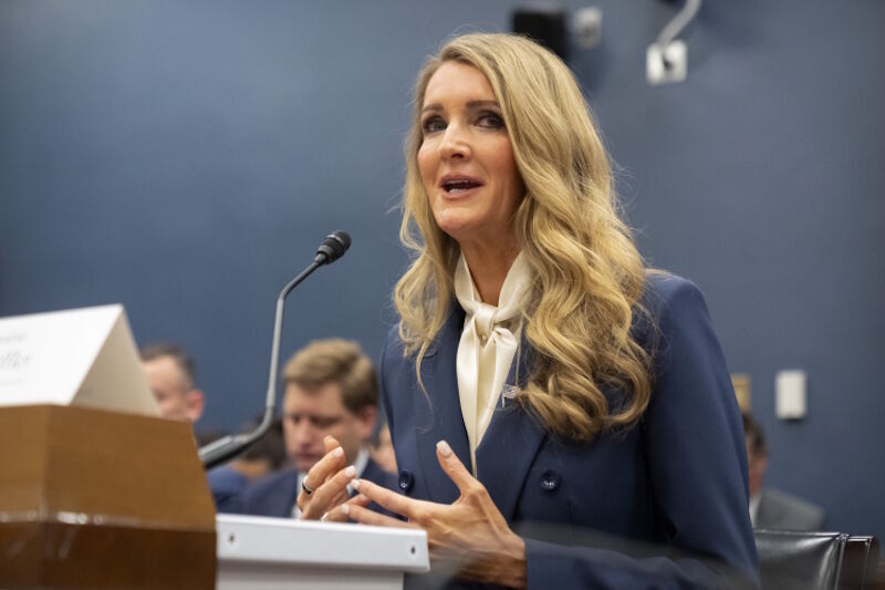 Click to enlarge SBA Chief Kelly Loeffler small business association