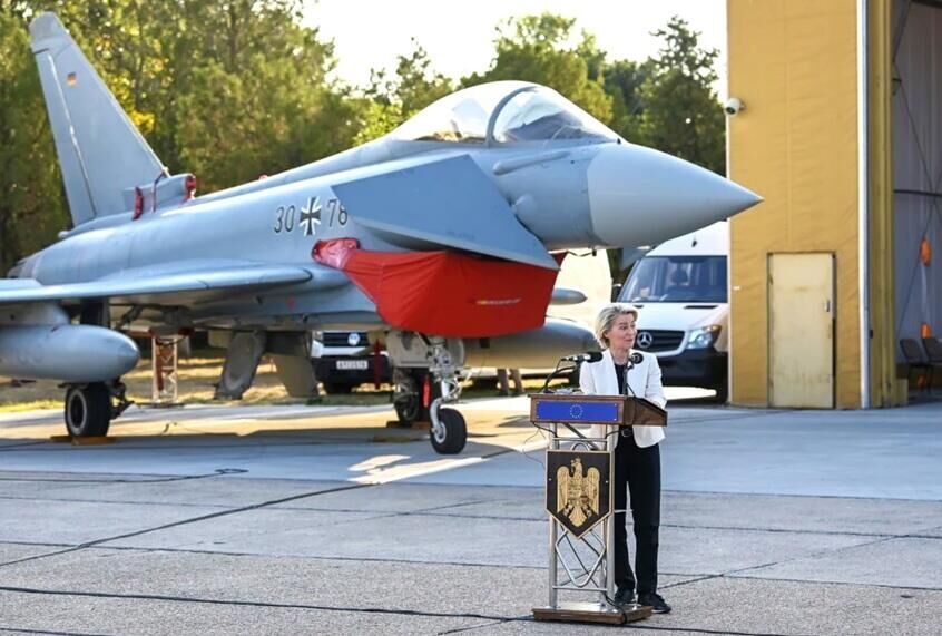 VON DER LEYEN with German jet plane