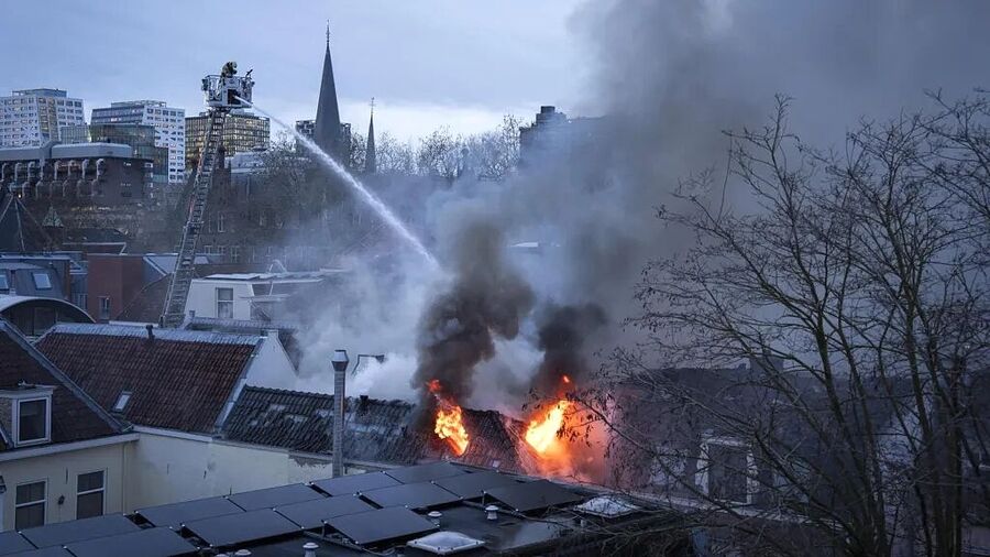 Click to enlarge explosion gas leak fire Utrecht netherlands