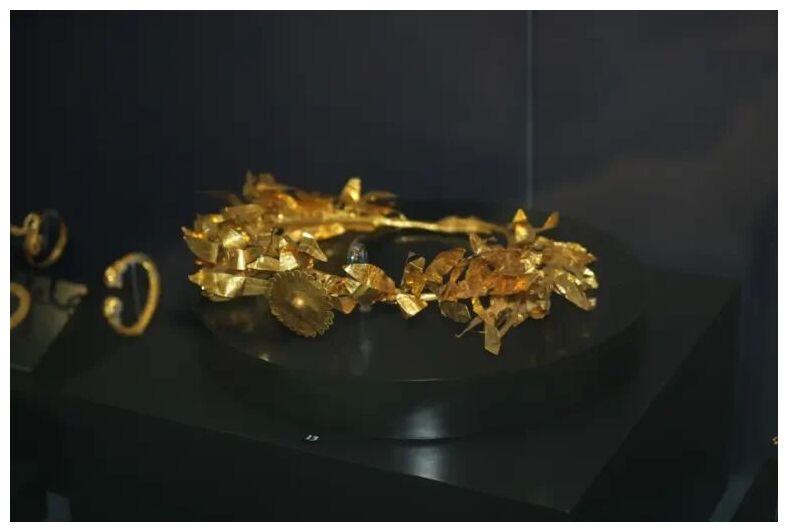 gold wreath