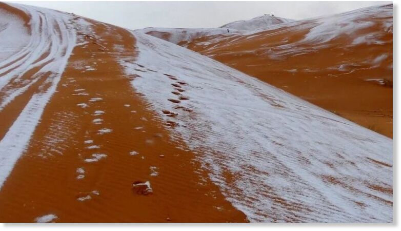 Snow cover on Saharan sand dunes in Aïn Séfra, Algieria on January 17, 2026.