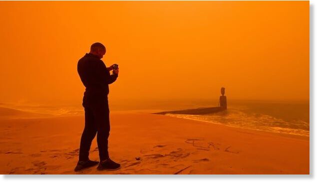Click to enlarge Heavy dust storm swept across Libya