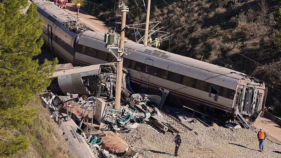 spain train crash adamuz