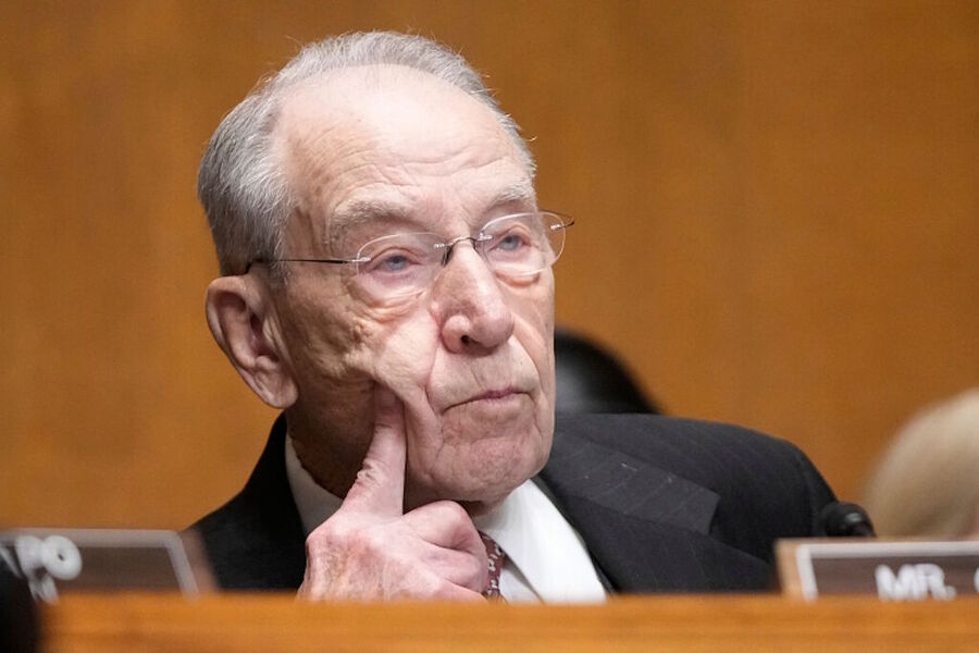 Click to enlarge grassley hearing trump declassify obama documents