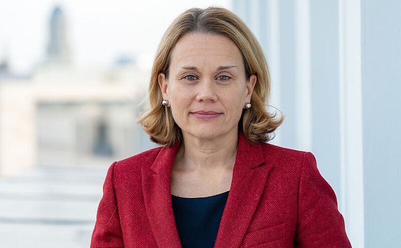Click to enlarge Julianne Smith foreign policy advisor hillary clinton