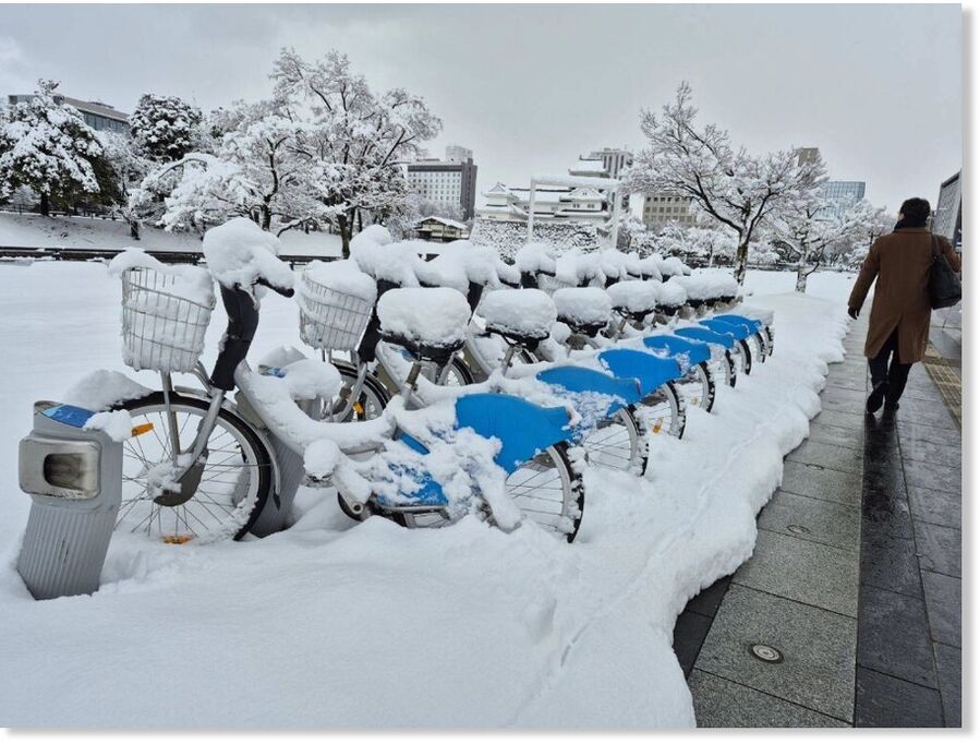 Click to enlarge The city of Toyama on Sunday. Regions facing the Sea of Japan coast have continued to see heavy snowfall since Tuesday.