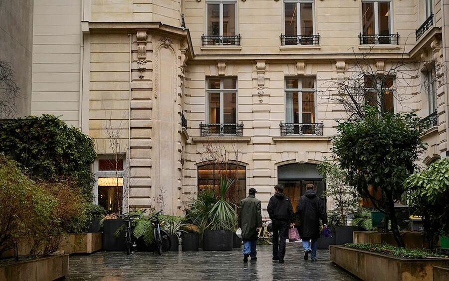 elon musk headquarters twitter france