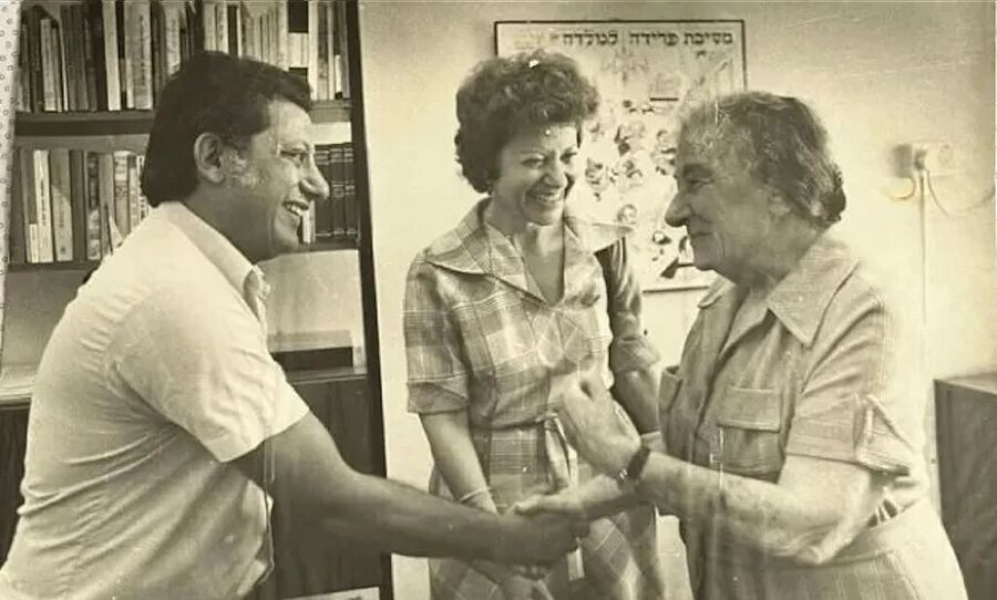 Click to enlarge israel mossad spy Robert Dessa golda meier