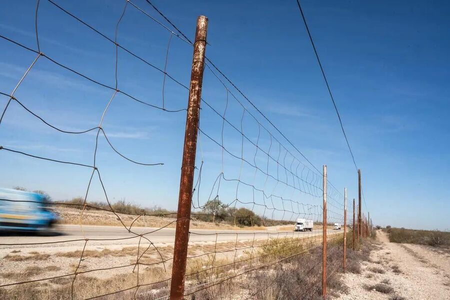 Click to enlarge fence hole border town illegal migrants