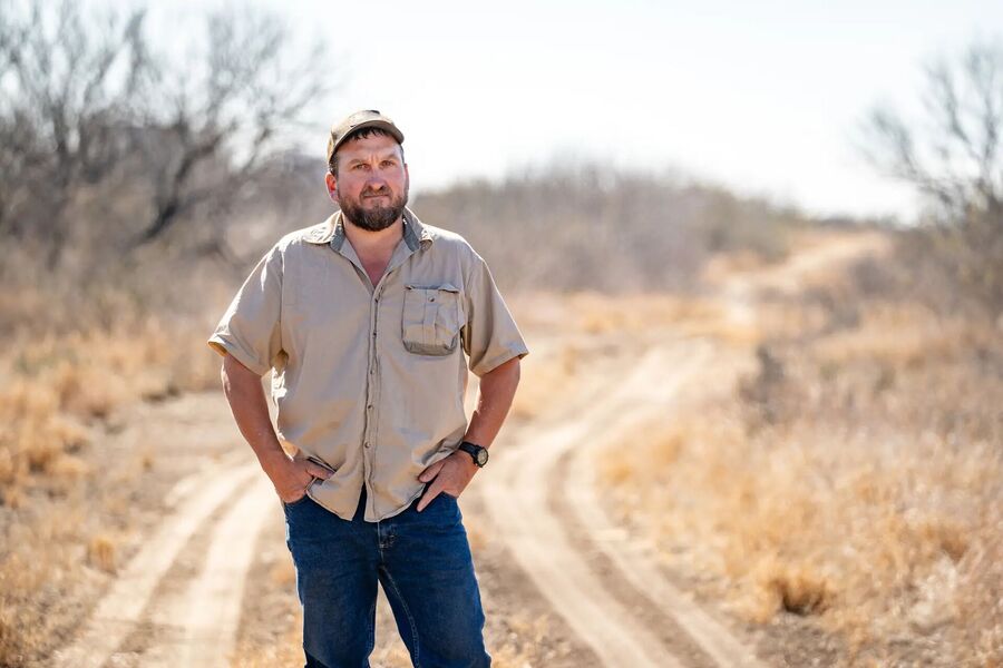 Click to enlarge rancher bracketville border town illegal migrants
