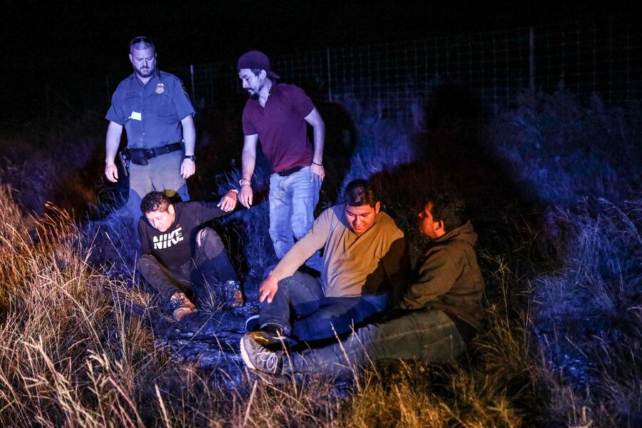 Click to enlarge illegal migrants border patrol texas