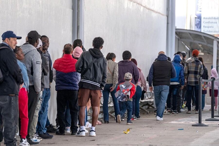 Click to enlarge migrants mexico border california