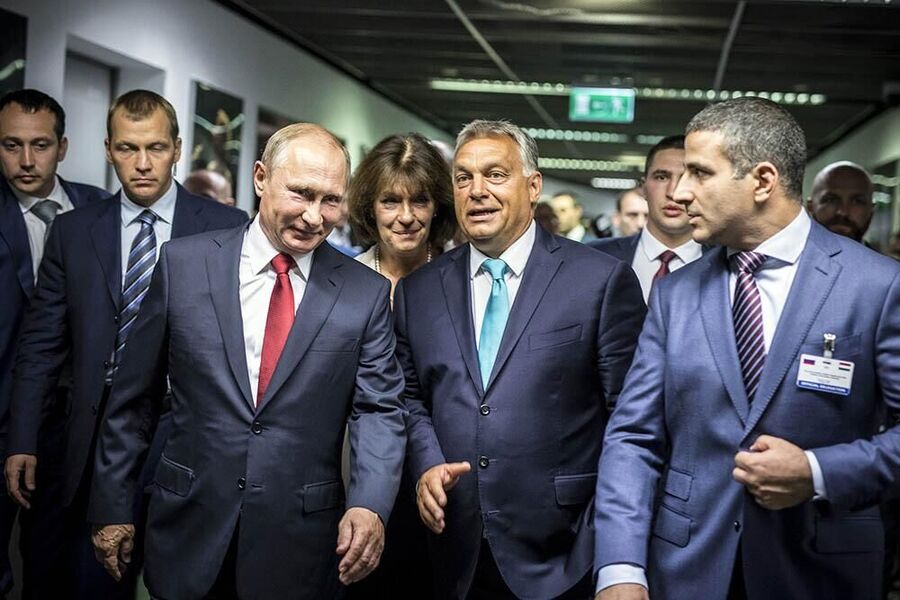 Click to enlarge Putin and Orban.