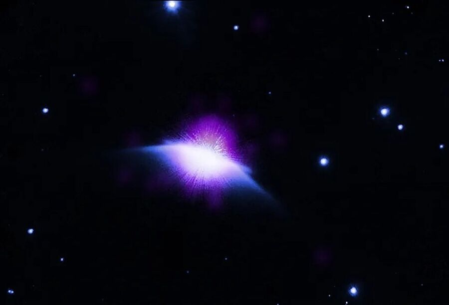 Click to enlarge A zoomed-in view 'Moth' young sun and its astrosphere