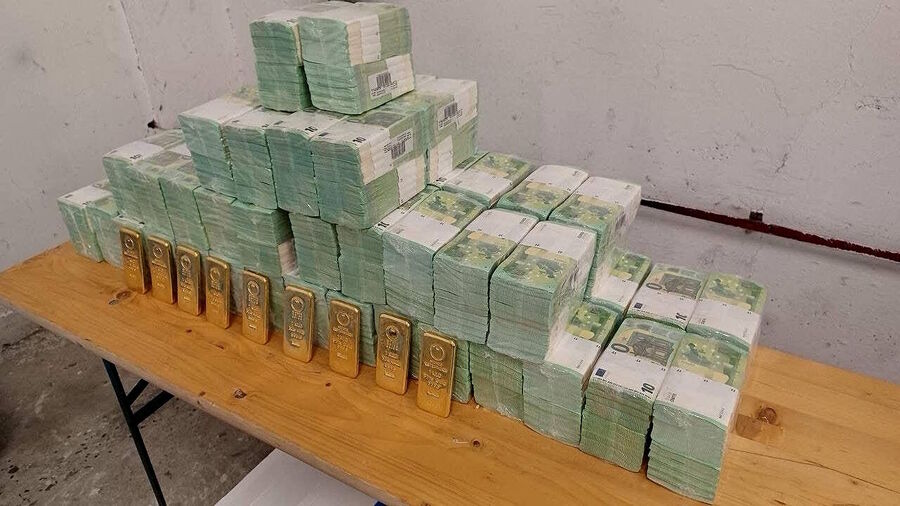 Click to enlarge money gold bars ukraine hungary